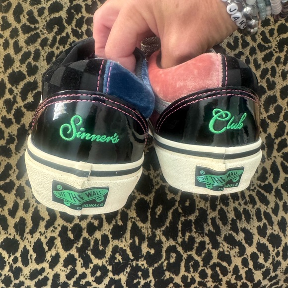 Vans - Picture 6 of 9